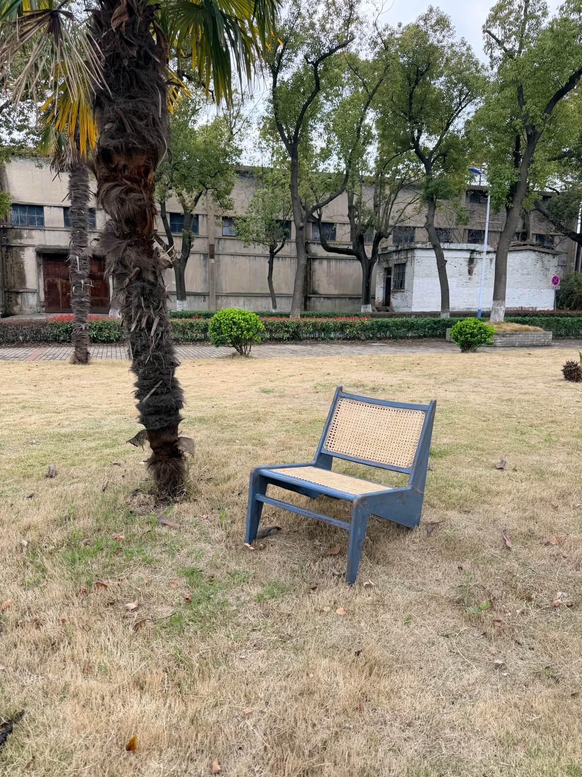 Low Caned Armless Easy Chair 正面